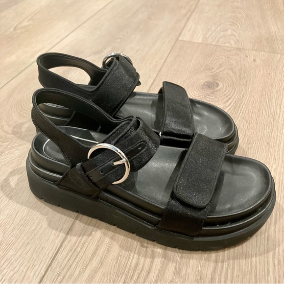 Zara black strappy chunky sandals - Picture 2 of 4